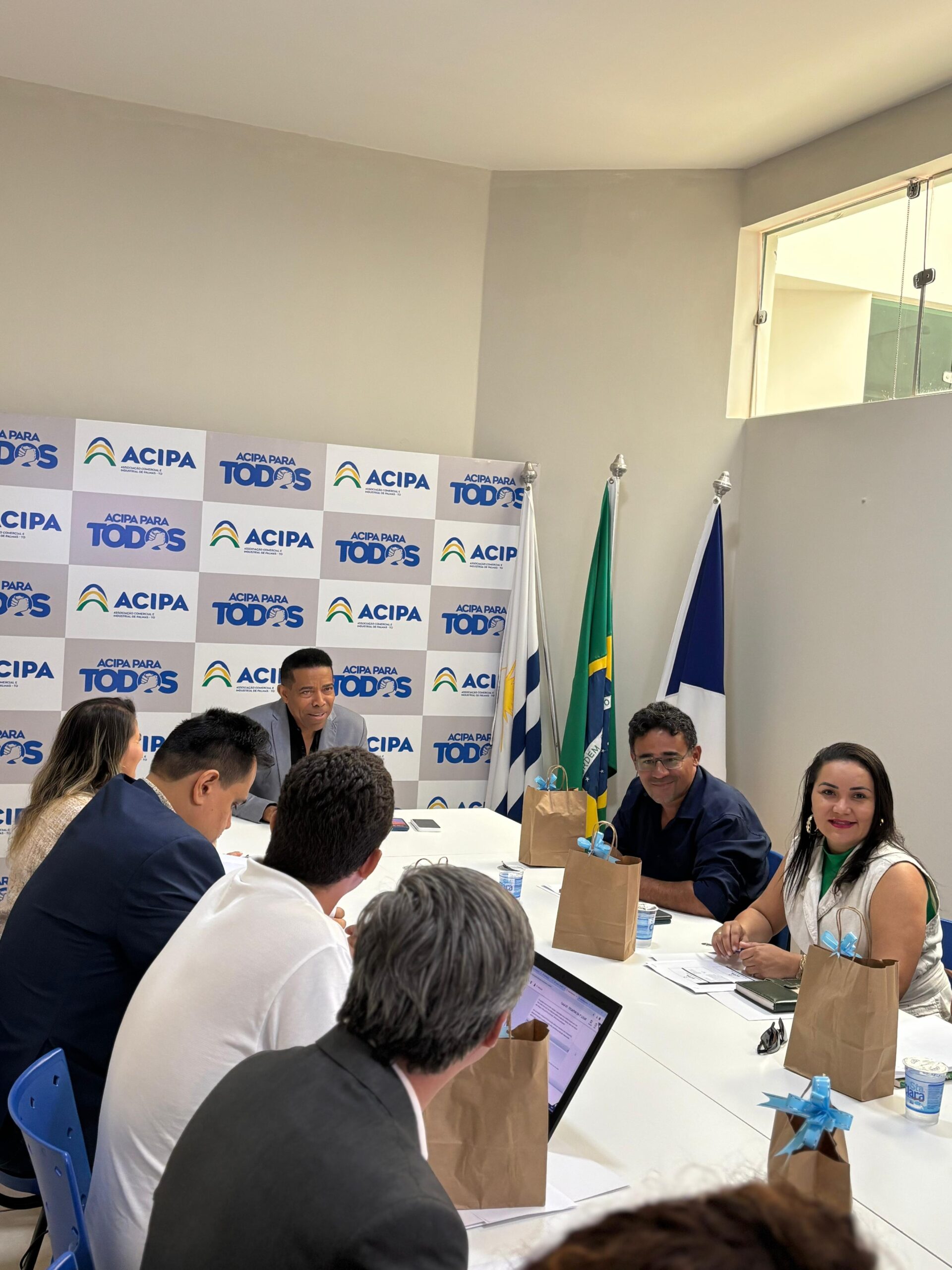 Acipa recebe jornalistas